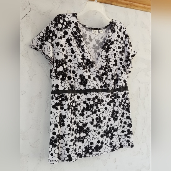 CATO top, cross chest empire waist, ruffle edge flutter sleeves, Sz. 18/20 (1X) - Picture 2 of 7